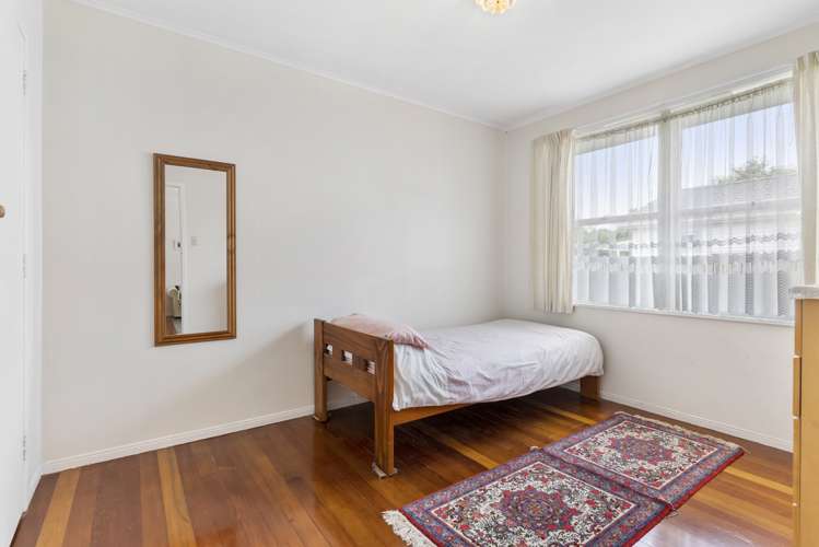 2/11 Preston Avenue Mount Albert_9