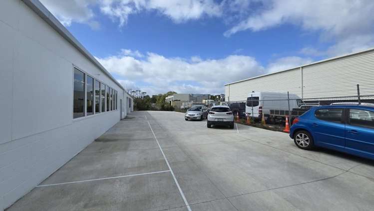 Unit B, 60 Porana Road Wairau Valley_6