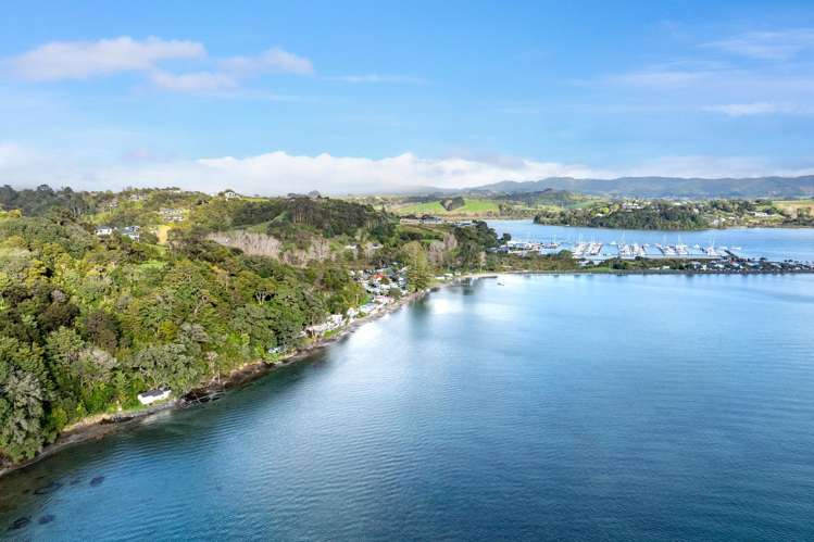 1334 Sandspit Road Sandspit_1