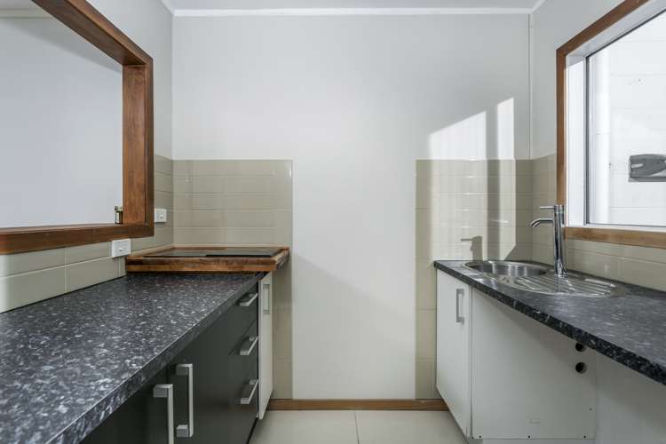 2/4 Coronation Road Glenfield_17