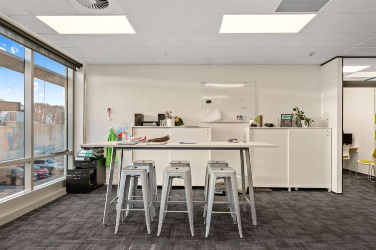 351 Lincoln Road Addington_13
