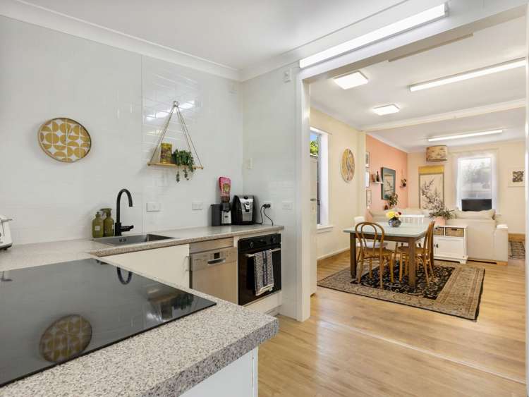 905 Willowpark Road North Mayfair_10