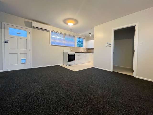 2/182 Penrose Road (Front Unit) 1816_2