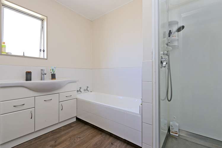 1 Deakin Place Clive_9