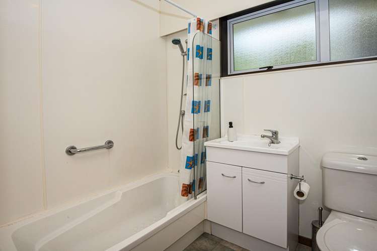 296 Beach Road Onerahi_14