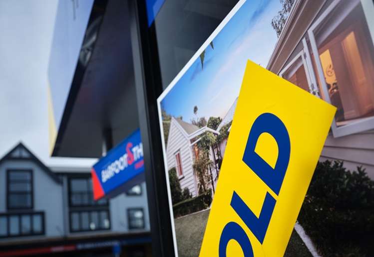 Tony Alexander: House prices, headlines, crises - why Kiwis feel poorer than they are
