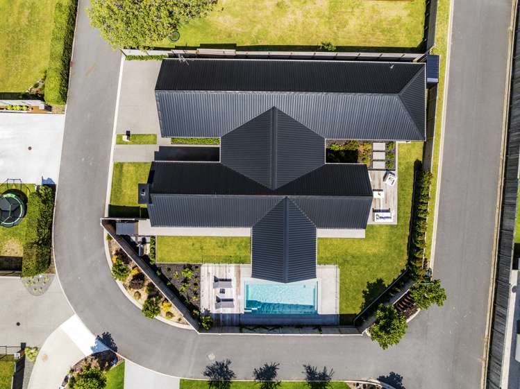 2 Gabriela Close Pyes Pa_19