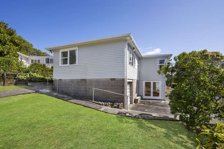 15 Highland Avenue Titirangi_21