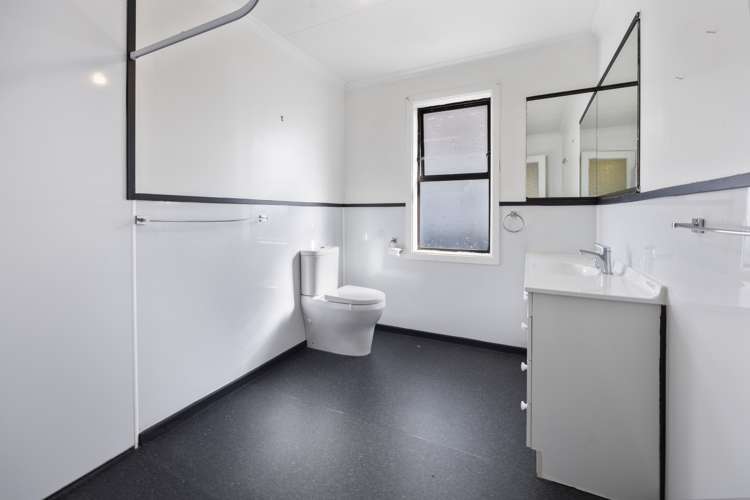 5 Egmont Street Hawera_10