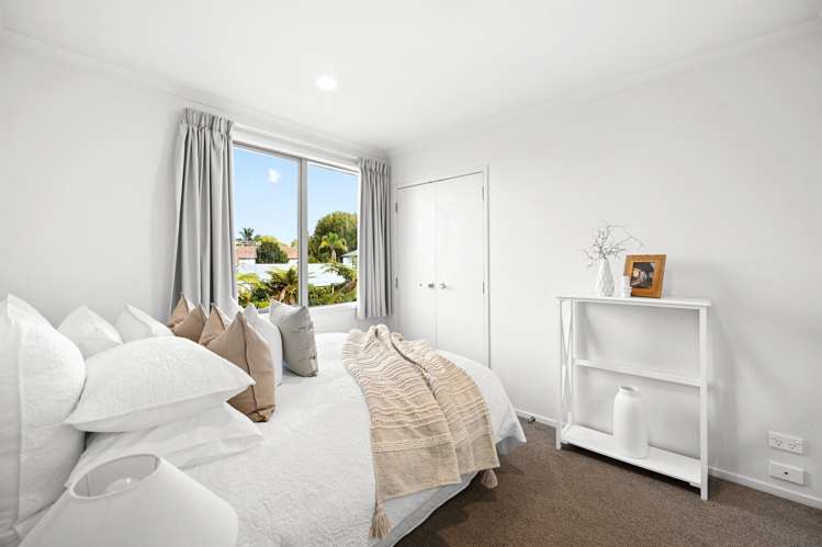 1/6 Page Place Hamilton East_9