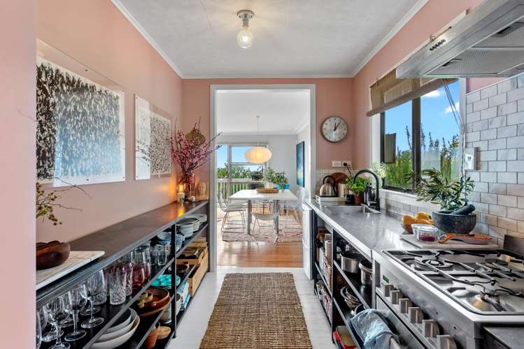 27 Domain Crescent Muriwai Beach_9