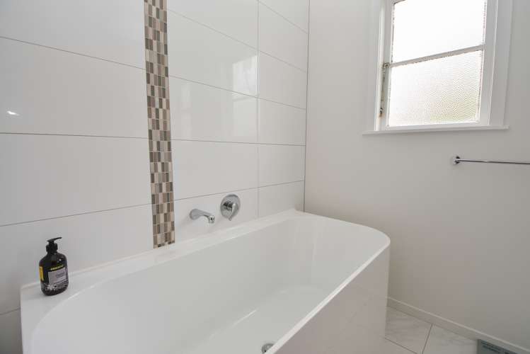 249 High Street South Carterton_11