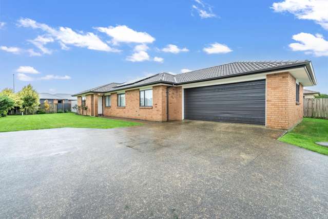 Modern Family Home in Ideal Kingswell Location!
