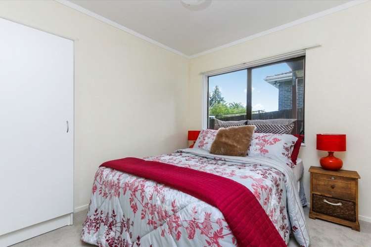 2/127 Moore Street Howick_13