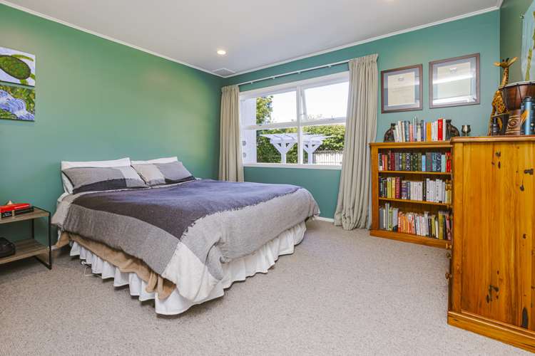 69 Beach Road Pahurehure_10