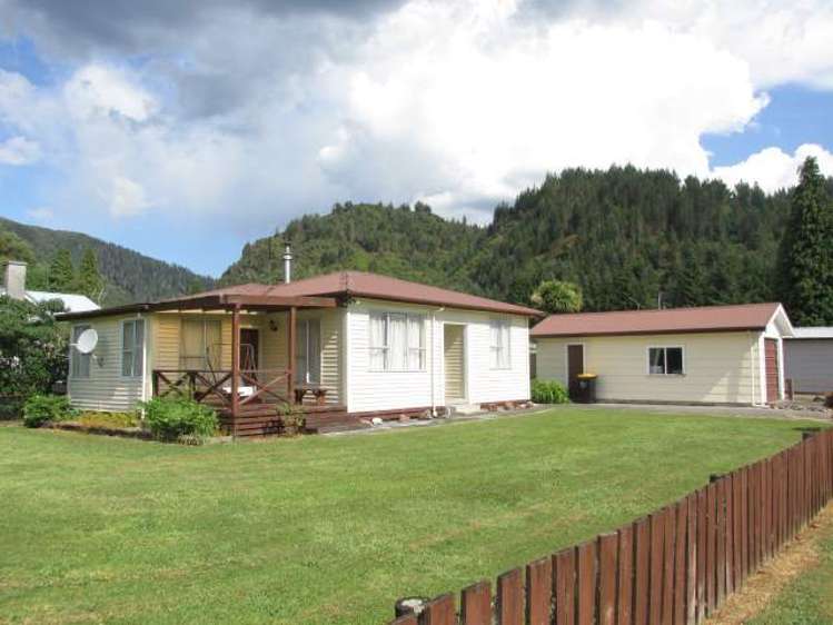 1 Ross Street Reefton_17