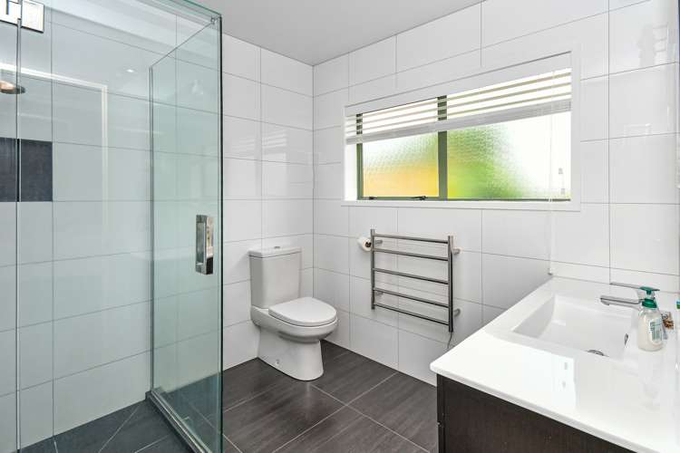 103 Rushgreen Avenue Pahurehure_11