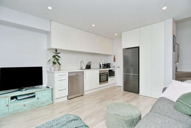 8/16 New Brighton Road_0