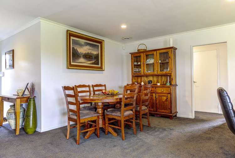 97 Farnborough Drive Grandview Heights_13