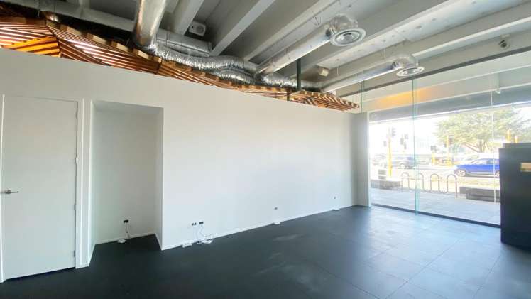 Ground Floor/247 Cameron Road Tauranga Central_9