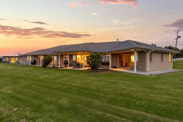 Elevated and breathtaking Views set on 1 hectare