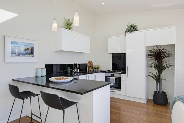 352 Queens Drive Lyall Bay_10