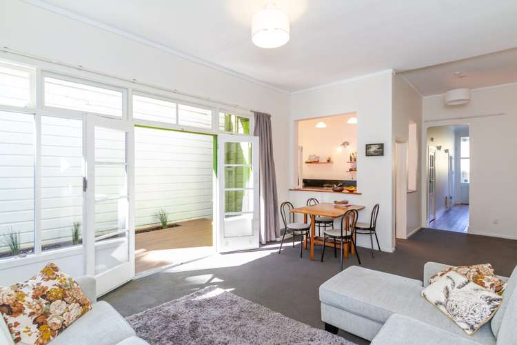 10 Russell Terrace Newtown_0