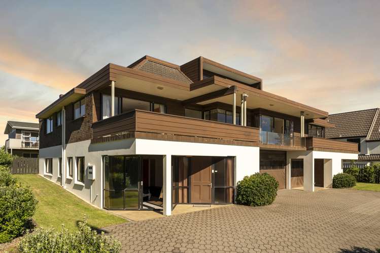 76 Marine Parade Mount Maunganui_1