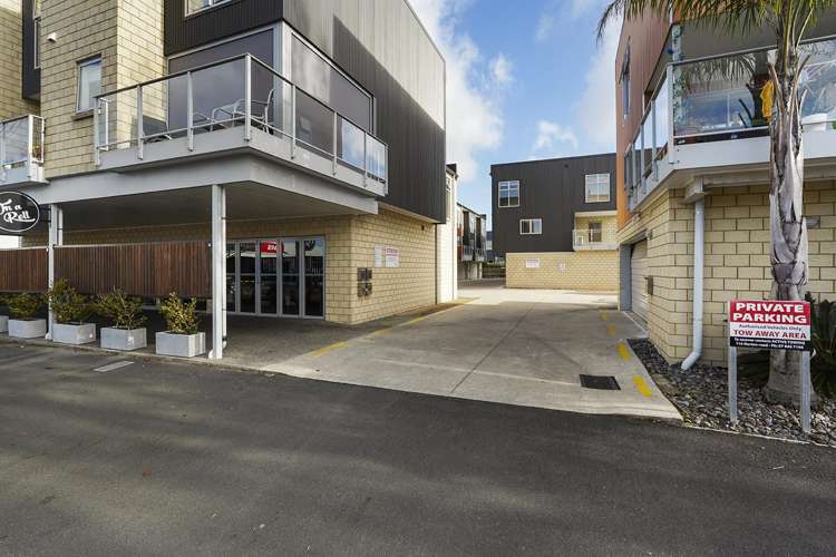 2/9 Vialou Street Hamilton Central_18
