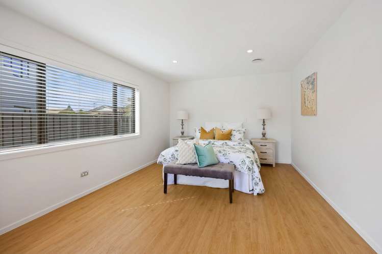 2/30 Eastern Beach Road Bucklands Beach_11