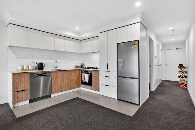 202/28 Shortfin Place Flat Bush_4