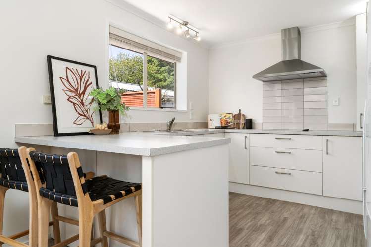 2/3 Cottesmore Close Burnside_11