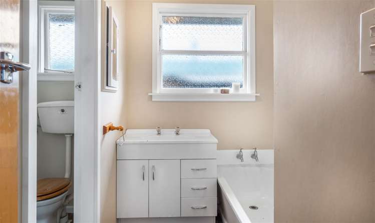 72 Kathleen Crescent Hornby_11