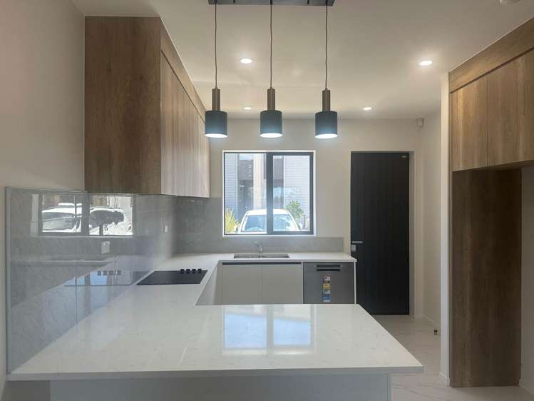 2/33 Heatherbank Street_1