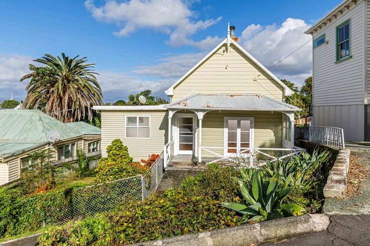 The three-bedroom house on Glasgow Road, in South Auckland, sought out buyers 