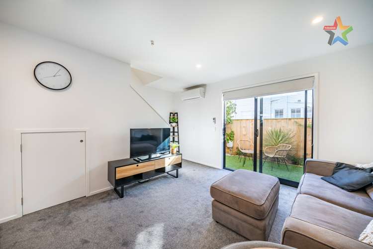 4/97 Whites Line East Waiwhetu_6