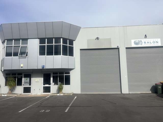 Versatile industrial - 206sqm with five car parks