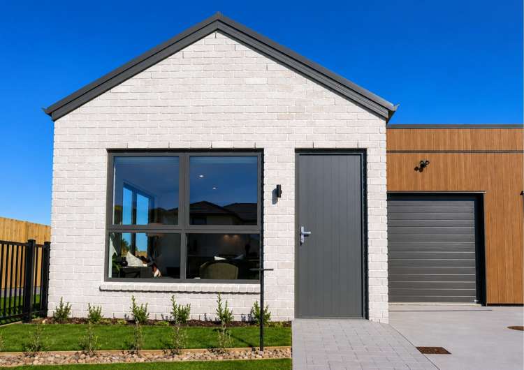 2/3 Waruhia Crescent Rototuna North_5