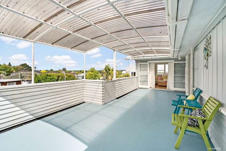 17 Okareka Place Pakuranga Heights_1