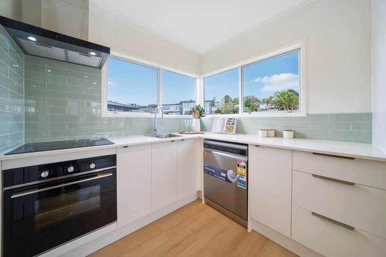 1/20 Celeste Place Totara Vale_11