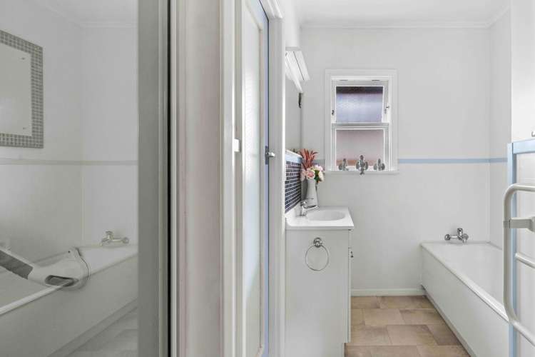 53 Menin Road Onekawa_18