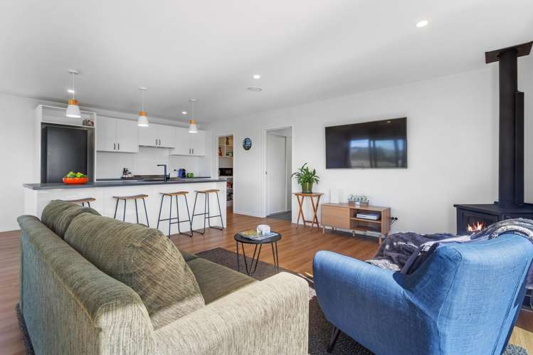 86 Racecourse Road Amberley_12