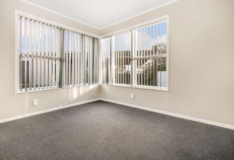 39 Staverton Crescent Mangere_16