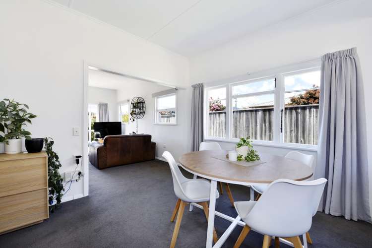 1/16 Newall Avenue Stoke_7