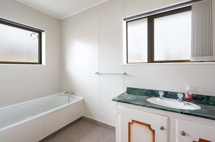2/18 Ranui Road Stoke_12