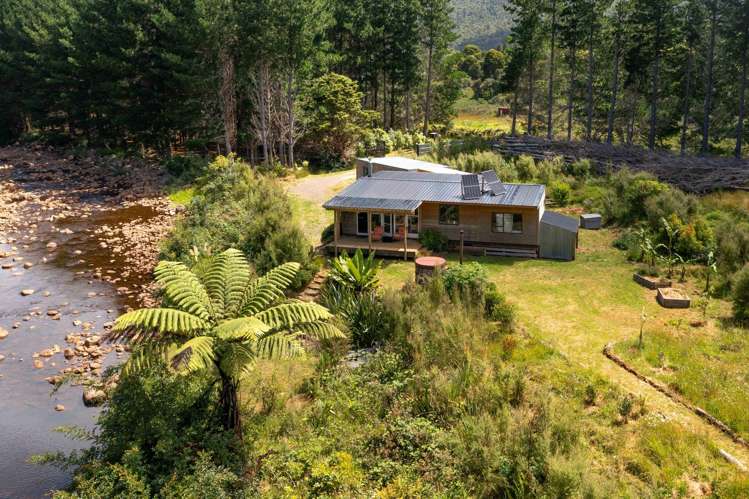 1312 Wekaweka Road Waimamaku_10