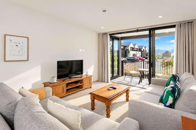 Apt 14, 7 Northlake Drive_4