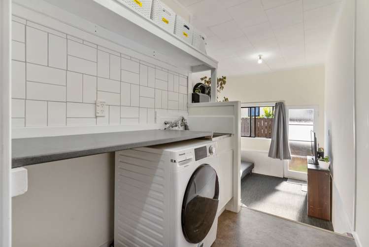 2/1 Silverstone Place Henderson_13