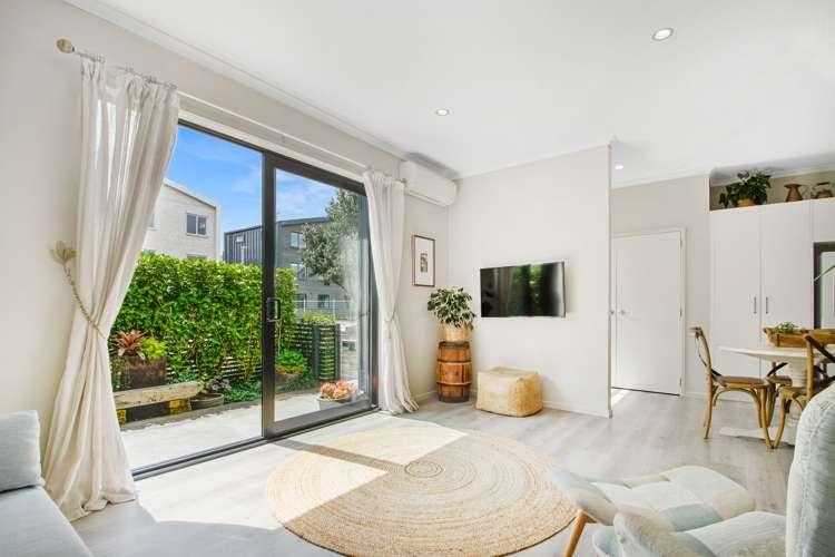 7 Glidepath Road Hobsonville_5