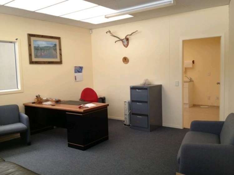 Unit 7, 98 Main Road Tawa_6